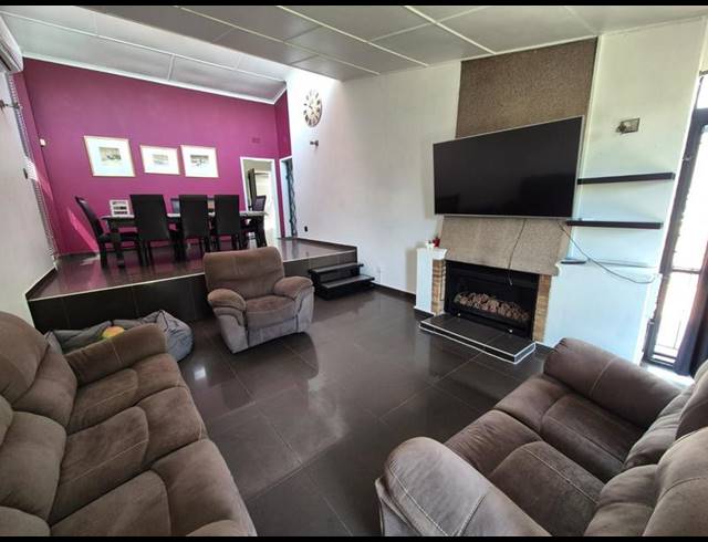 3 BEDROOM HOUSE FOR SALE IN SOUTH CREST